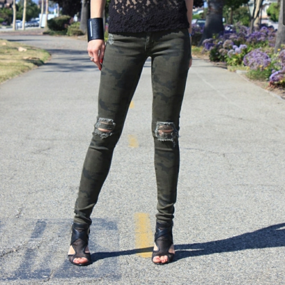 Hudson Jeans. Camo. Size 24.